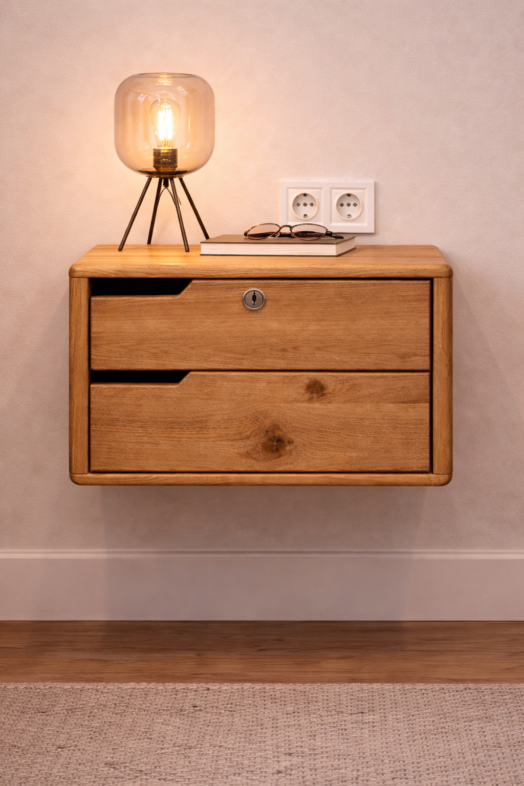 Natbord i eg SVÆV i minimalistisk skandinavisk design
